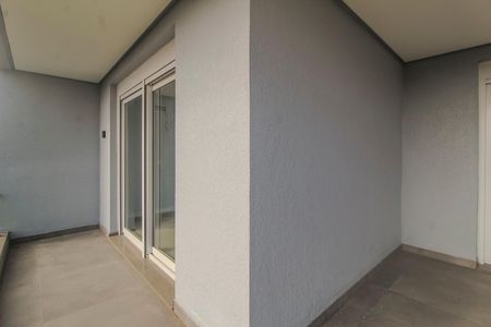 Casa de condomínio à venda com 286m², 4 quartos e 4 vagas Casa de condomínio à venda com 286m², 4 quartos e 4 vagasVaranda
