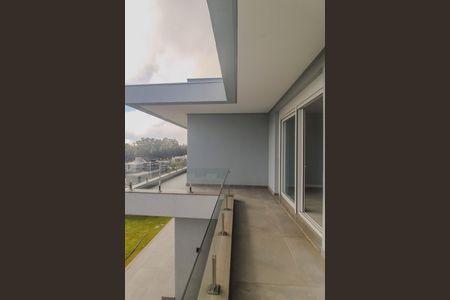 Casa de condomínio à venda com 286m², 4 quartos e 4 vagas Casa de condomínio à venda com 286m², 4 quartos e 4 vagasVaranda