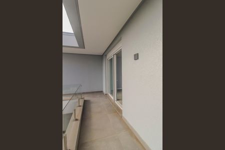 Casa de condomínio à venda com 286m², 4 quartos e 4 vagas Casa de condomínio à venda com 286m², 4 quartos e 4 vagasVaranda
