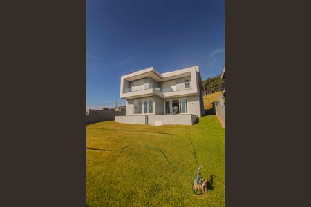 Casa de condomínio à venda com 286m², 4 quartos e 4 vagas Casa de condomínio à venda com 286m², 4 quartos e 4 vagasQuintal