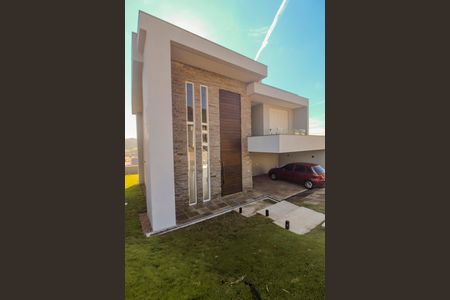 Casa de condomínio à venda com 286m², 4 quartos e 4 vagas Casa de condomínio à venda com 286m², 4 quartos e 4 vagasFachada/Garagem