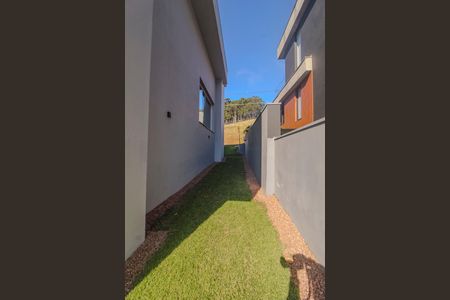 Casa de condomínio à venda com 286m², 4 quartos e 4 vagas Casa de condomínio à venda com 286m², 4 quartos e 4 vagasQuintal
