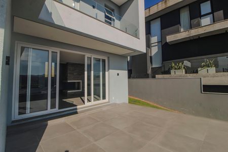 Casa de condomínio à venda com 286m², 4 quartos e 4 vagas Casa de condomínio à venda com 286m², 4 quartos e 4 vagasQuintal