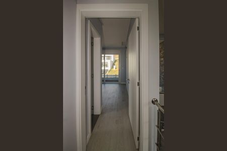 Casa de condomínio à venda com 286m², 4 quartos e 4 vagas Casa de condomínio à venda com 286m², 4 quartos e 4 vagasCorredor