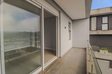Casa de condomínio à venda com 286m², 4 quartos e 4 vagas Casa de condomínio à venda com 286m², 4 quartos e 4 vagasVaranda