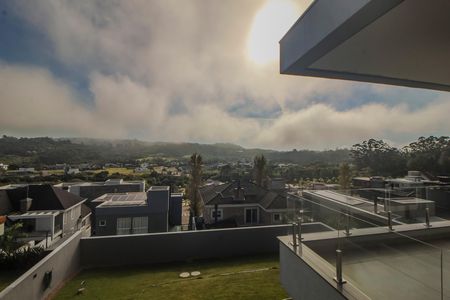 Casa de condomínio à venda com 286m², 4 quartos e 4 vagas Casa de condomínio à venda com 286m², 4 quartos e 4 vagasVista
