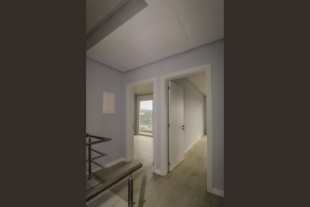 Casa de condomínio à venda com 286m², 4 quartos e 4 vagas Casa de condomínio à venda com 286m², 4 quartos e 4 vagasCorredor