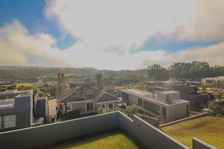 Casa de condomínio à venda com 286m², 4 quartos e 4 vagas Casa de condomínio à venda com 286m², 4 quartos e 4 vagasVista