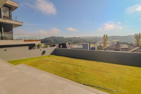 Casa de condomínio à venda com 286m², 4 quartos e 4 vagas Casa de condomínio à venda com 286m², 4 quartos e 4 vagasQuintal