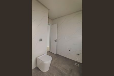 Casa de condomínio à venda com 286m², 4 quartos e 4 vagas Casa de condomínio à venda com 286m², 4 quartos e 4 vagasBanheiro da Suíte 2