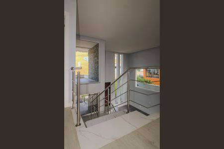 Casa de condomínio à venda com 286m², 4 quartos e 4 vagas Casa de condomínio à venda com 286m², 4 quartos e 4 vagasCorredor