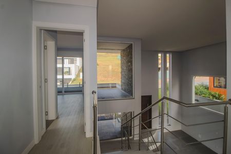 Casa de condomínio à venda com 286m², 4 quartos e 4 vagas Casa de condomínio à venda com 286m², 4 quartos e 4 vagasCorredor