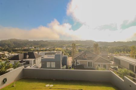 Casa de condomínio à venda com 286m², 4 quartos e 4 vagas Casa de condomínio à venda com 286m², 4 quartos e 4 vagasVista