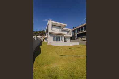 Casa de condomínio à venda com 286m², 4 quartos e 4 vagas Casa de condomínio à venda com 286m², 4 quartos e 4 vagasQuintal