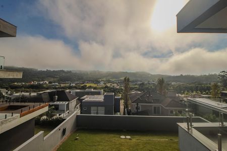 Casa de condomínio à venda com 286m², 4 quartos e 4 vagas Casa de condomínio à venda com 286m², 4 quartos e 4 vagasVista