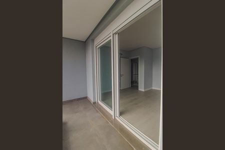 Casa de condomínio à venda com 286m², 4 quartos e 4 vagas Casa de condomínio à venda com 286m², 4 quartos e 4 vagasVaranda