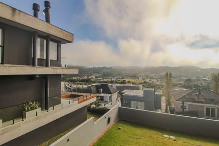 Casa de condomínio à venda com 286m², 4 quartos e 4 vagas Casa de condomínio à venda com 286m², 4 quartos e 4 vagasVista