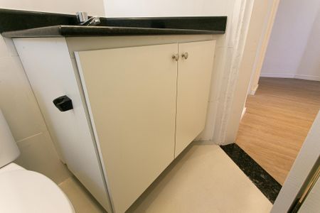 Apartamento à venda com 74m², 3 quartos e 3 vagas Apartamento à venda com 74m², 3 quartos e 3 vagasBanheiro