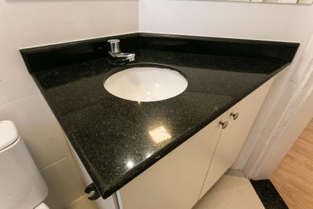 Apartamento à venda com 74m², 3 quartos e 3 vagas Apartamento à venda com 74m², 3 quartos e 3 vagasBanheiro