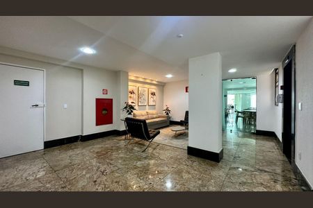 Apartamento à venda com 130m², 4 quartos e 3 vagas Apartamento à venda com 130m², 4 quartos e 3 vagasHall social