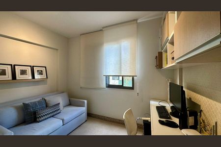 Apartamento à venda com 130m², 4 quartos e 3 vagas Apartamento à venda com 130m², 4 quartos e 3 vagasQuarto