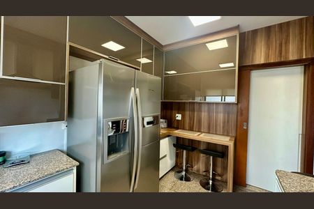 Apartamento à venda com 130m², 4 quartos e 3 vagas Apartamento à venda com 130m², 4 quartos e 3 vagasCozinha