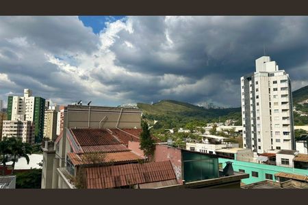 Apartamento à venda com 130m², 4 quartos e 3 vagas Apartamento à venda com 130m², 4 quartos e 3 vagasVista