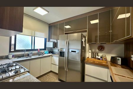 Apartamento à venda com 130m², 4 quartos e 3 vagas Apartamento à venda com 130m², 4 quartos e 3 vagasCozinha