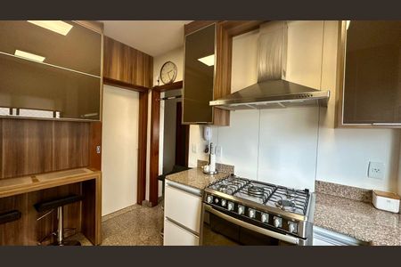 Apartamento à venda com 130m², 4 quartos e 3 vagas