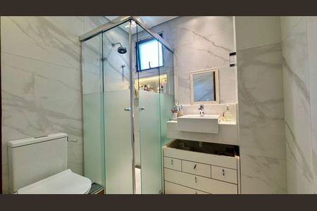 Apartamento à venda com 130m², 4 quartos e 3 vagas Apartamento à venda com 130m², 4 quartos e 3 vagasBanheiro