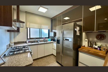 Apartamento à venda com 130m², 4 quartos e 3 vagas Apartamento à venda com 130m², 4 quartos e 3 vagasCozinha