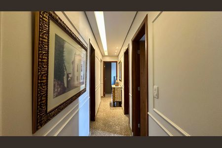 Apartamento à venda com 130m², 4 quartos e 3 vagas Apartamento à venda com 130m², 4 quartos e 3 vagasCorredor