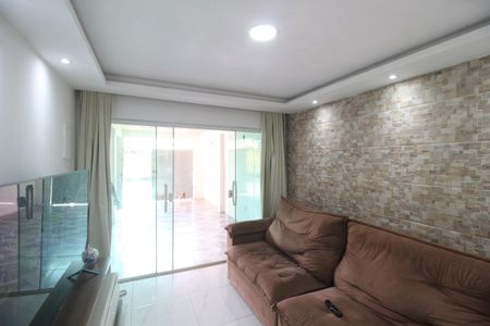 Sala de casa para alugar com 2 quartos, 42m² em Parque Sao Vicente, Belford Roxo
