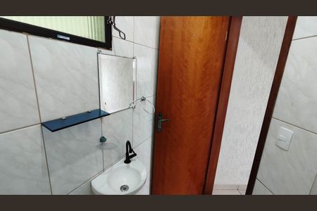 Casa de condomínio para alugar com 170m², 3 quartos e 2 vagas Casa de condomínio para alugar com 170m², 3 quartos e 2 vagasBanheiro social