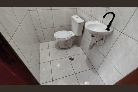 Casa de condomínio para alugar com 170m², 3 quartos e 2 vagas Casa de condomínio para alugar com 170m², 3 quartos e 2 vagasBanheiro social