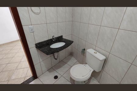 Casa de condomínio para alugar com 170m², 3 quartos e 2 vagas Casa de condomínio para alugar com 170m², 3 quartos e 2 vagasBanheiro da Suíte 1