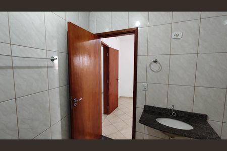 Casa de condomínio para alugar com 170m², 3 quartos e 2 vagas Casa de condomínio para alugar com 170m², 3 quartos e 2 vagasBanheiro da Suíte 1