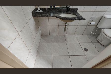 Casa de condomínio para alugar com 170m², 3 quartos e 2 vagas Casa de condomínio para alugar com 170m², 3 quartos e 2 vagasBanheiro da Suíte 2