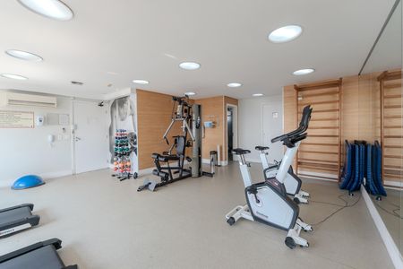 Studio para alugar com 33m², 1 quarto e 1 vaga Studio para alugar com 33m², 1 quarto e 1 vagaÁrea comum - Academia