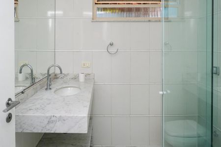 Casa para alugar com 400m², 3 quartos e 2 vagasBanheiro Corredor