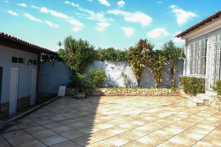 Casa para alugar com 400m², 3 quartos e 2 vagasQuintal Fundos
