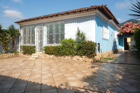 Casa para alugar com 400m², 3 quartos e 2 vagasQuintal Fundos