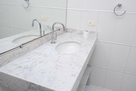 Casa para alugar com 400m², 3 quartos e 2 vagasBanheiro Corredor