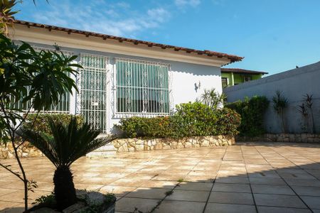 Casa para alugar com 400m², 3 quartos e 2 vagasQuintal Fundos