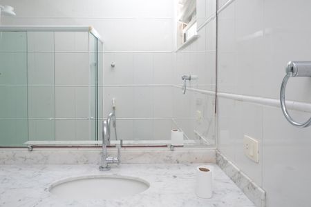 Casa para alugar com 400m², 3 quartos e 2 vagasBanheiro Corredor