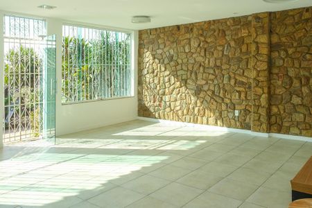Casa para alugar com 400m², 3 quartos e 2 vagasÁrea
