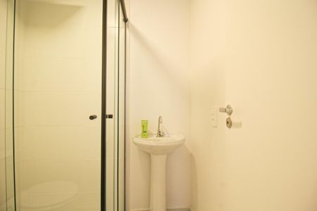 Apartamento à venda com 35m², 2 quartos e sem vaga Apartamento à venda com 35m², 2 quartos e sem vagaBanheiro