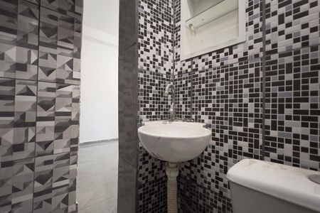 Banheiro de casa para alugar com 1 quarto, 25m² em Jardim Tranquilidade, Guarulhos