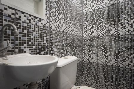 Banheiro de casa para alugar com 1 quarto, 25m² em Jardim Tranquilidade, Guarulhos