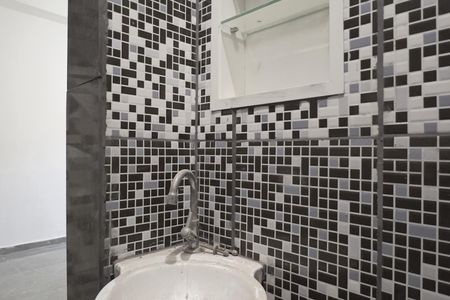Casa para alugar com 25m², 1 quarto e sem vaga Casa para alugar com 25m², 1 quarto e sem vagaBanheiro